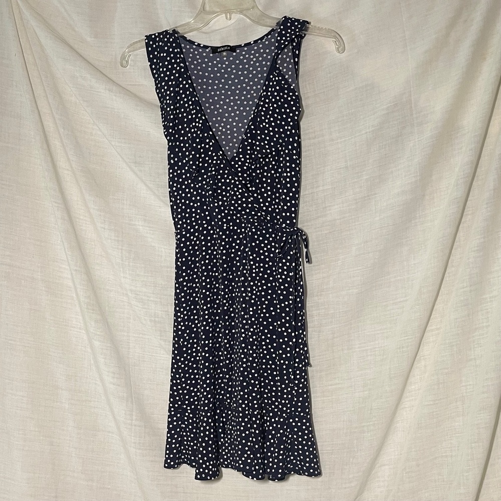 Soloiste Women’s Navy with White Polka Dot Ruffled V Neck Dress. Sleeveless.